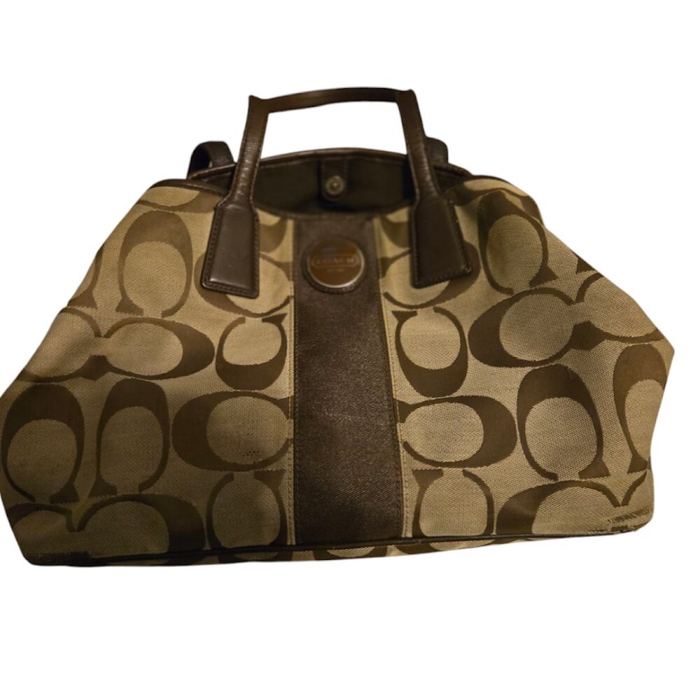 LNGU Coach signature F13533 three section purse.
